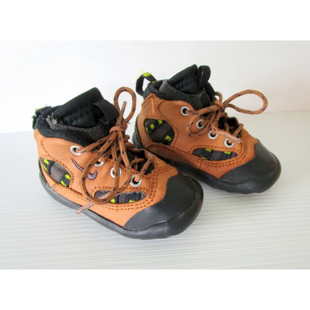 Nike Vintage Todler Boy Brown Sneaker Shoes Size 4 HTF